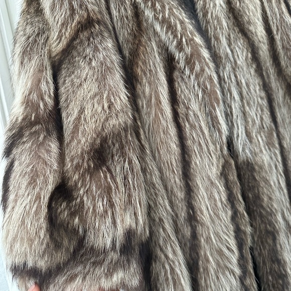 Authentic Ben Ric fur coat. - Picture 8 of 8